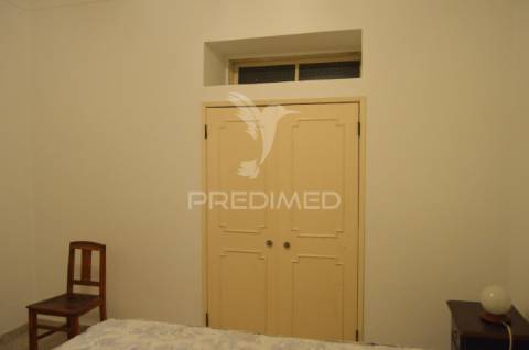 Prédio com excelente localização junto ao jardim em campo maior