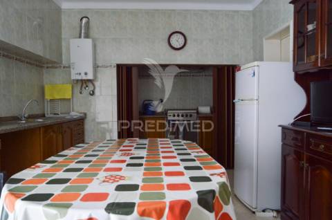 Prédio com excelente localização junto ao jardim em campo maior