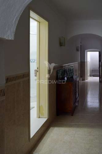 Prédio com excelente localização junto ao jardim em campo maior