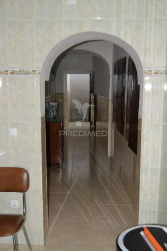 Prédio com excelente localização junto ao jardim em campo maior
