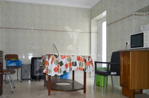 Prédio com excelente localização junto ao jardim em campo maior