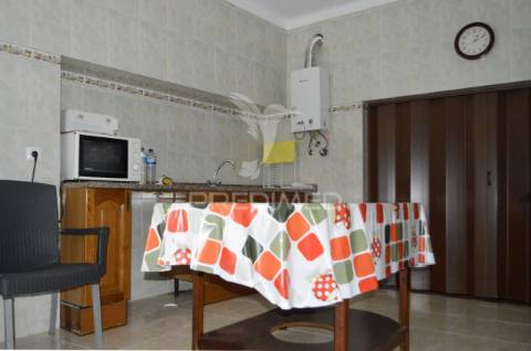 Prédio com excelente localização junto ao jardim em campo maior