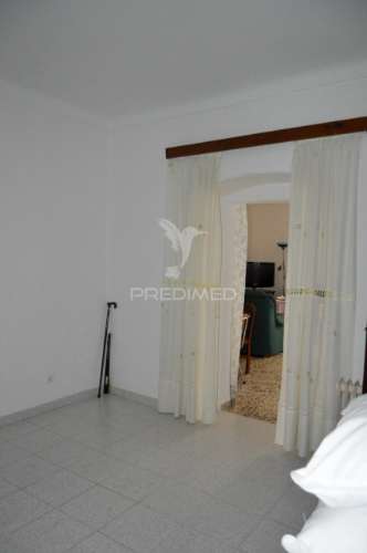 Prédio com excelente localização junto ao jardim em campo maior