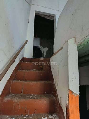 Casa com dois andares para recuperar nas carreiras