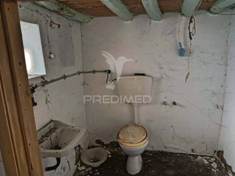 Casa com dois andares para recuperar nas carreiras