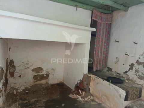 Casa com dois andares para recuperar nas carreiras