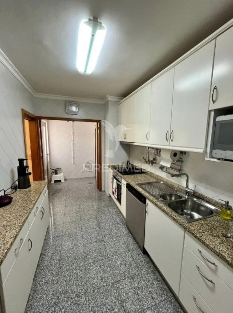 Vende-se apartamento t2 mobilado em leça da palmeira - 1º linha do mar