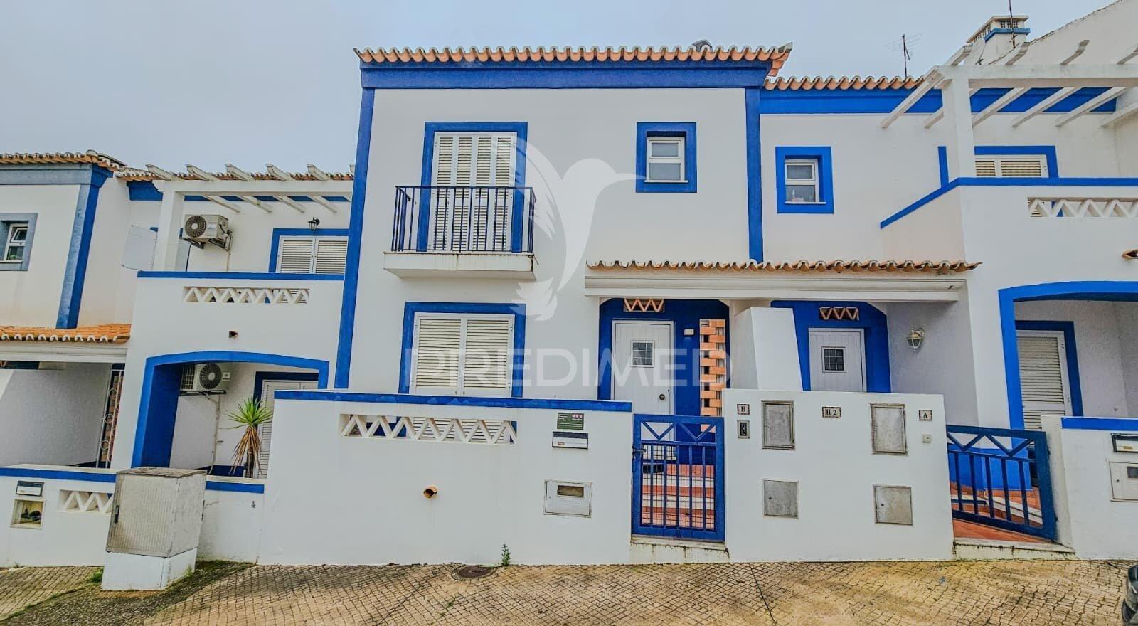 Moradia t3 charmosa com espaço exterior em ferragudo