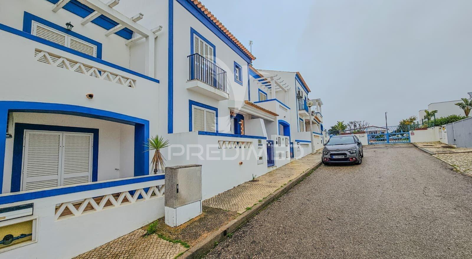 Moradia t3 charmosa com espaço exterior em ferragudo