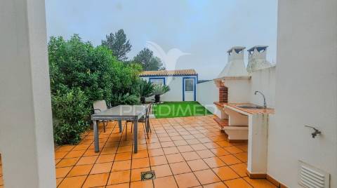 Moradia t3 charmosa com espaço exterior em ferragudo