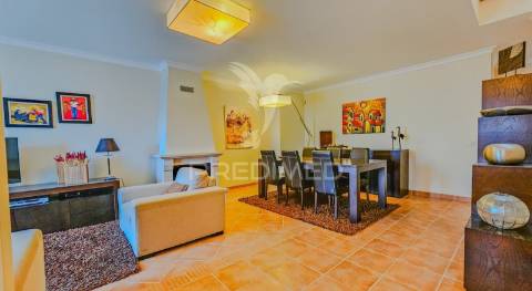 Moradia t3 charmosa com espaço exterior em ferragudo