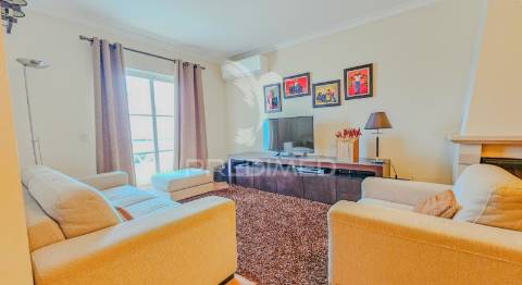 Moradia t3 charmosa com espaço exterior em ferragudo