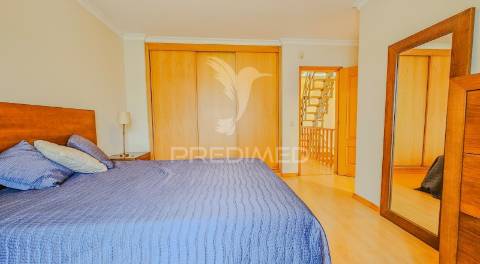 Moradia t3 charmosa com espaço exterior em ferragudo