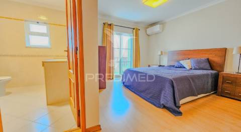 Moradia t3 charmosa com espaço exterior em ferragudo