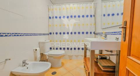 Moradia t3 charmosa com espaço exterior em ferragudo