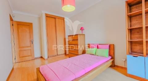 Moradia t3 charmosa com espaço exterior em ferragudo