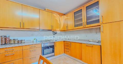 Moradia t3 charmosa com espaço exterior em ferragudo