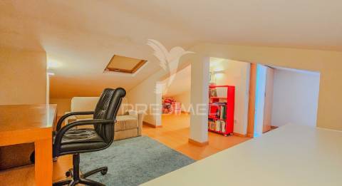 Moradia t3 charmosa com espaço exterior em ferragudo