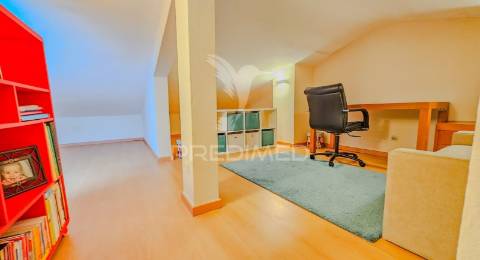 Moradia t3 charmosa com espaço exterior em ferragudo