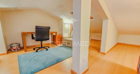 Moradia t3 charmosa com espaço exterior em ferragudo