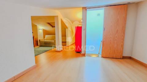 Moradia t3 charmosa com espaço exterior em ferragudo