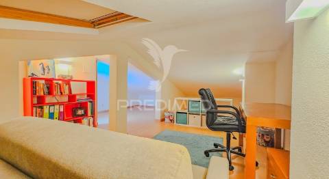 Moradia t3 charmosa com espaço exterior em ferragudo