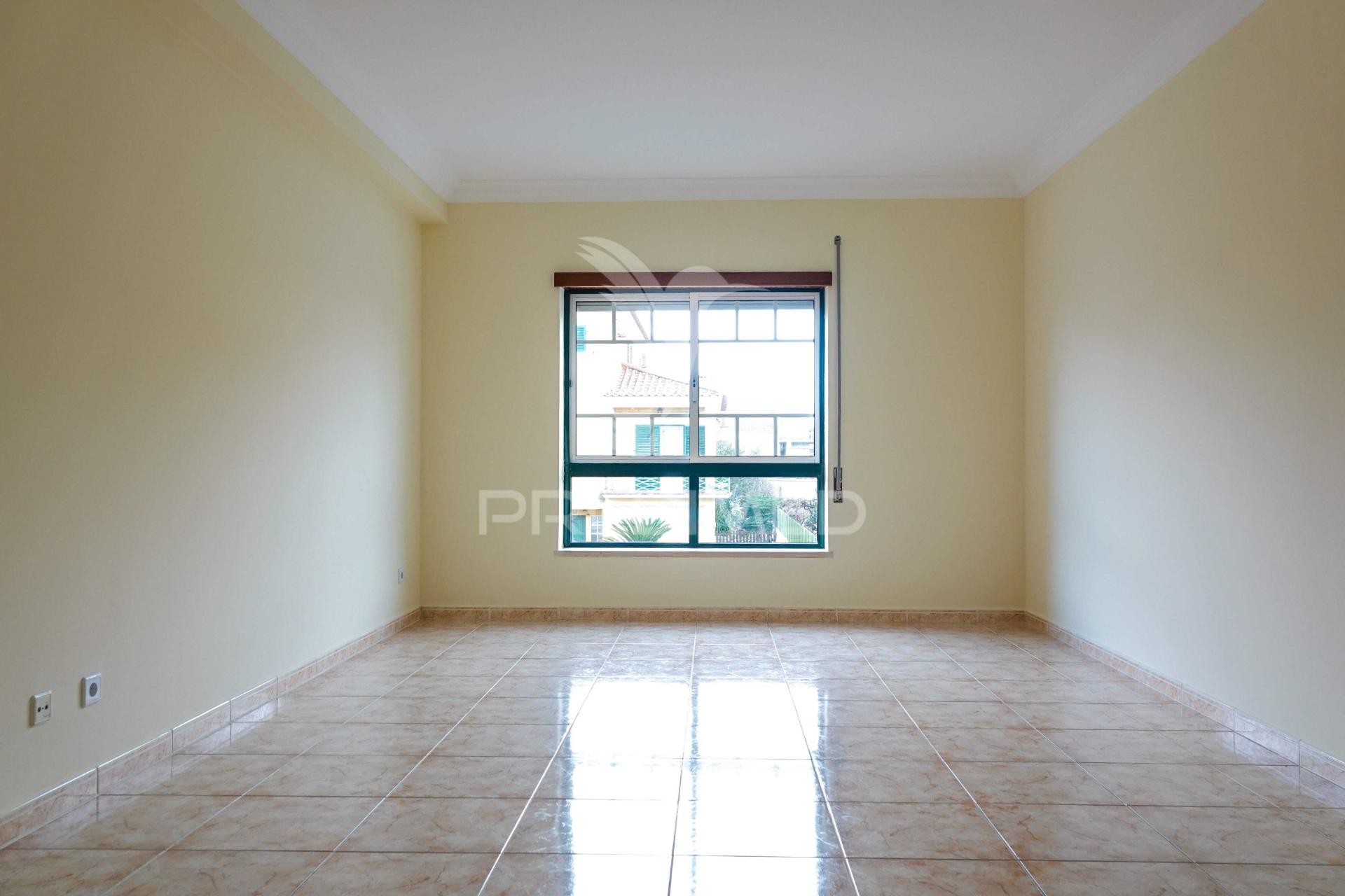 Apartamento t3 em rossio ao sul do tejo – abrantes.