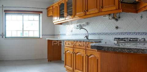 Apartamento t3 em rossio ao sul do tejo – abrantes.