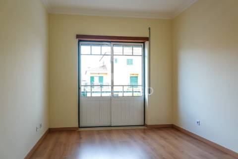 Apartamento t3 em rossio ao sul do tejo – abrantes.