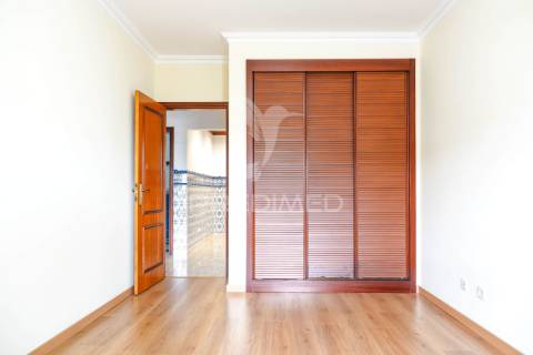 Apartamento t3 em rossio ao sul do tejo – abrantes.