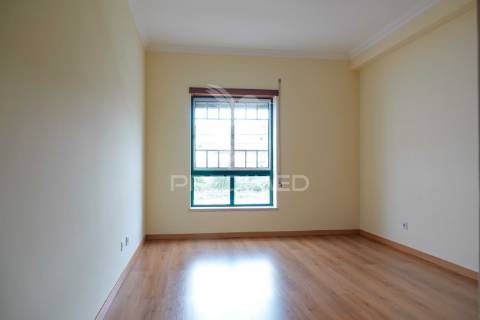 Apartamento t3 em rossio ao sul do tejo – abrantes.