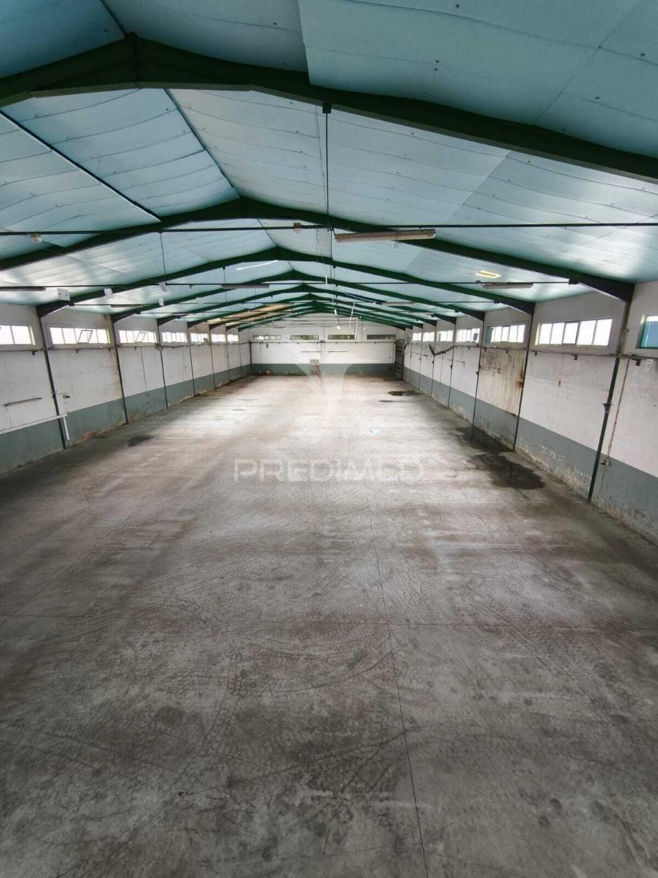 Armazém zona industrial de oiã