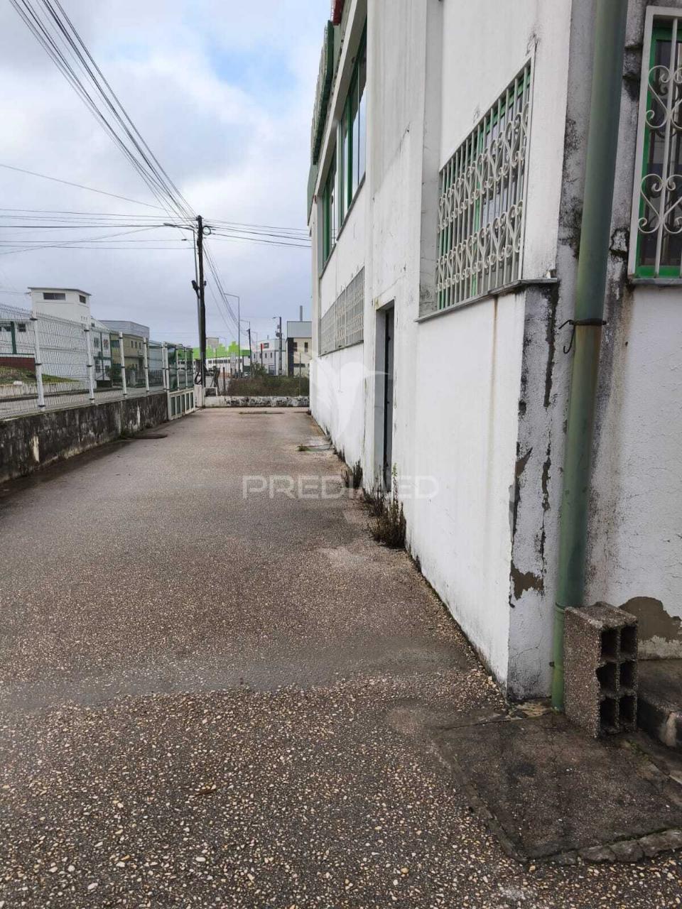 Armazém zona industrial de oiã