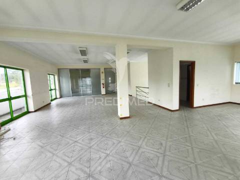 Armazém zona industrial de oiã