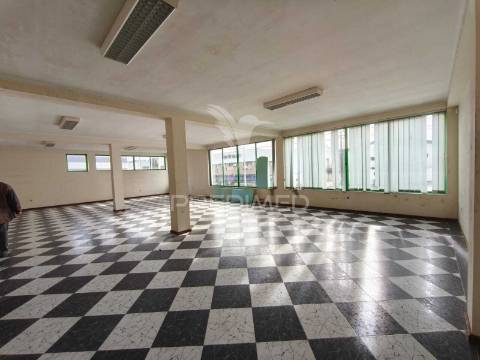 Armazém zona industrial de oiã