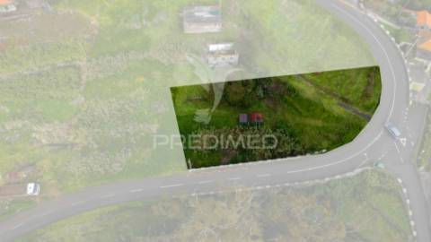 Terreno urbano com 920 m2 para construção no caniço