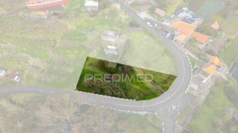 Terreno urbano com 920 m2 para construção no caniço