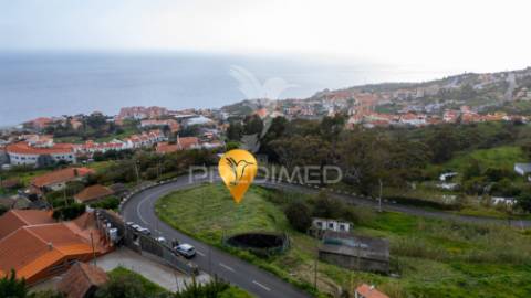 Terreno urbano com 920 m2 para construção no caniço