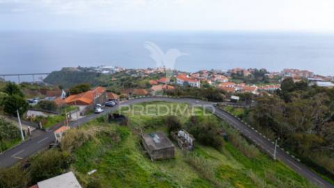 Terreno urbano com 920 m2 para construção no caniço