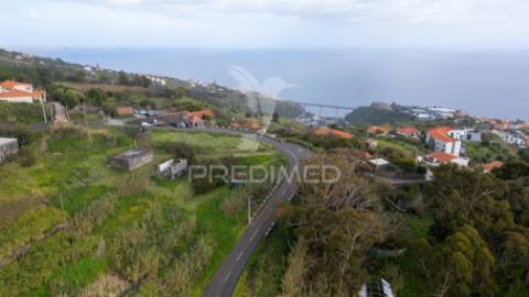 Terreno urbano com 920 m2 para construção no caniço
