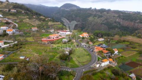 Terreno urbano com 920 m2 para construção no caniço