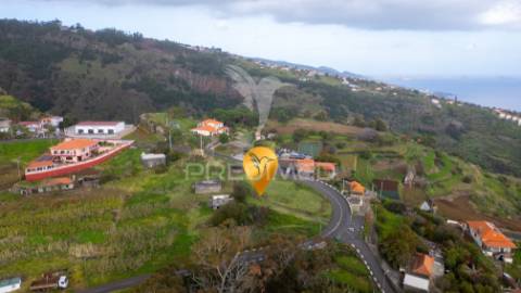 Terreno urbano com 920 m2 para construção no caniço