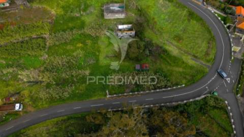 Terreno urbano com 920 m2 para construção no caniço