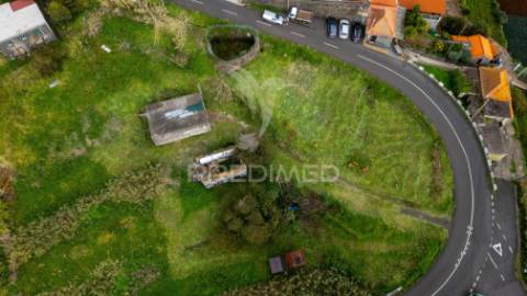 Terreno urbano com 920 m2 para construção no caniço