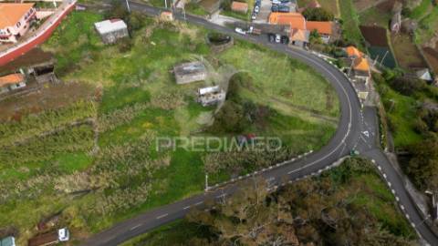 Terreno urbano com 920 m2 para construção no caniço