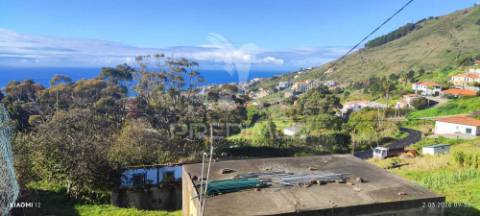 Terreno urbano com 920 m2 para construção no caniço