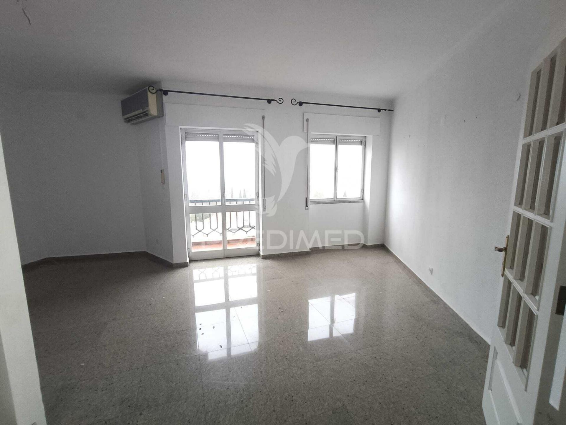 Apartamento t2 no centro de beja com vista sobre a planície alentejana