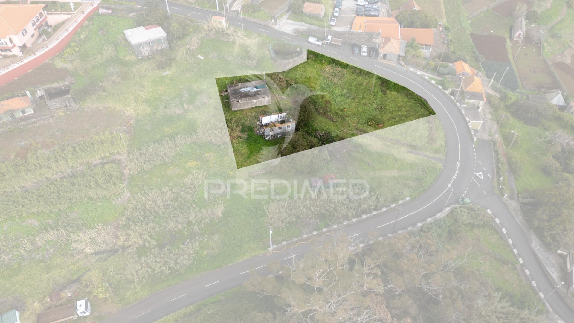 Terreno para construção com 1095 m2 no caniço