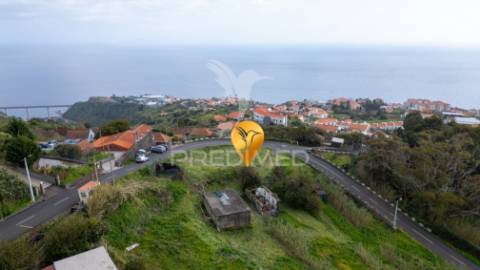 Terreno para construção com 1095 m2 no caniço