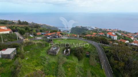 Terreno para construção com 1095 m2 no caniço